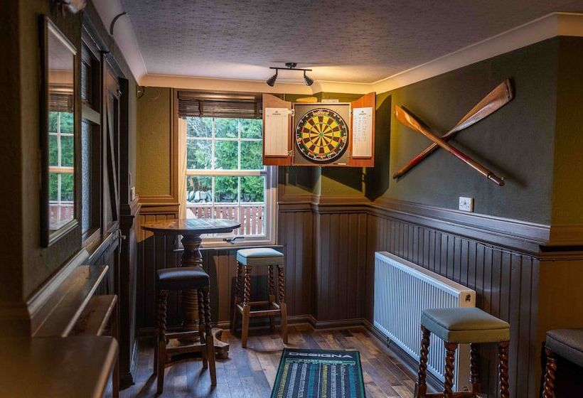 Hotelli Cross Keys Inn Ettrickbridge