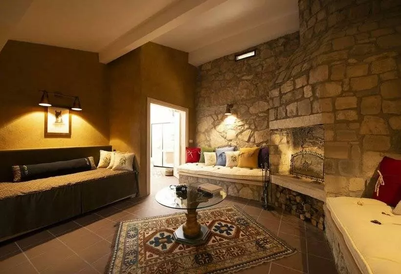 ホテル Manej Urla