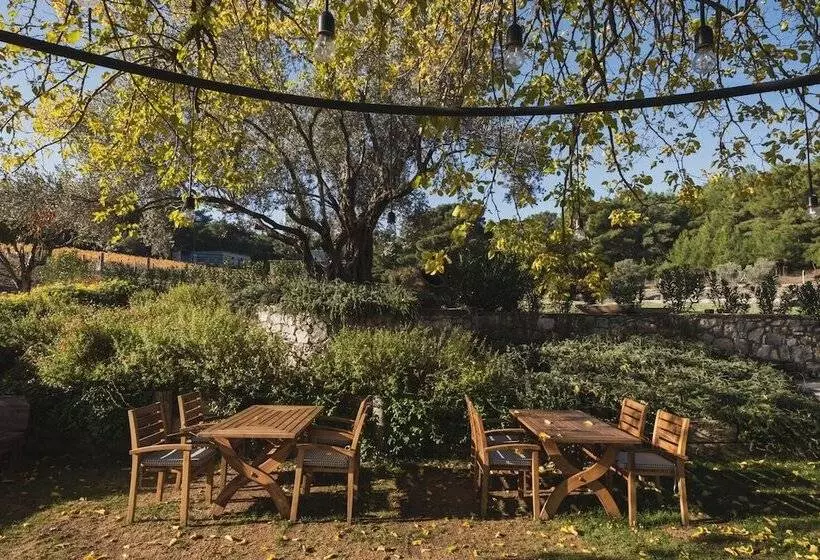 ホテル Manej Urla