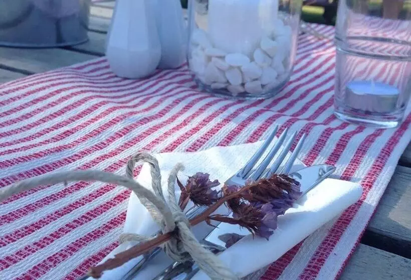 ホテル Manej Urla