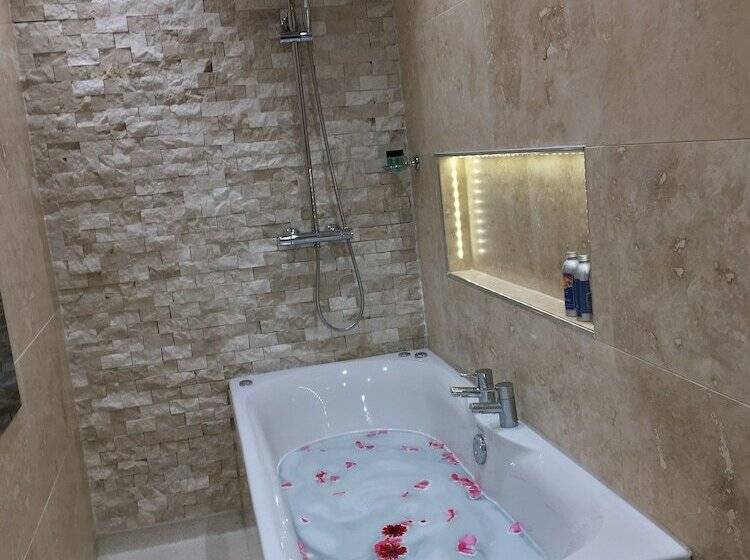 פנסיון The Firs Guesthouse