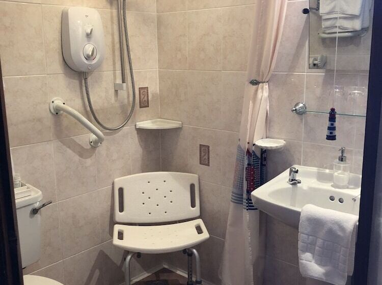 פנסיון The Firs Guesthouse