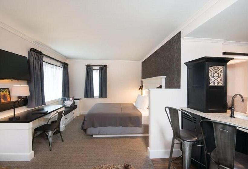 Village Hotel On Biltmore Estate