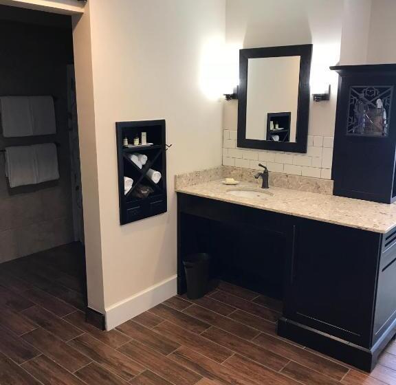 Village Hotel On Biltmore Estate