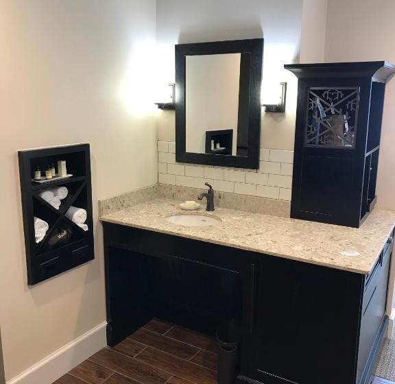 Village Hotel On Biltmore Estate