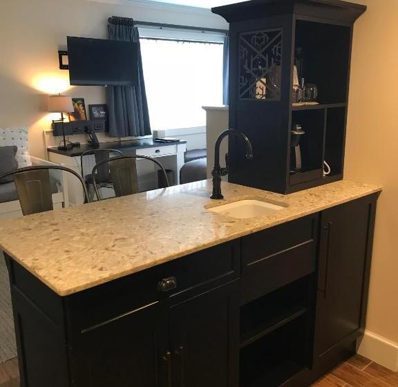 Village Hotel On Biltmore Estate