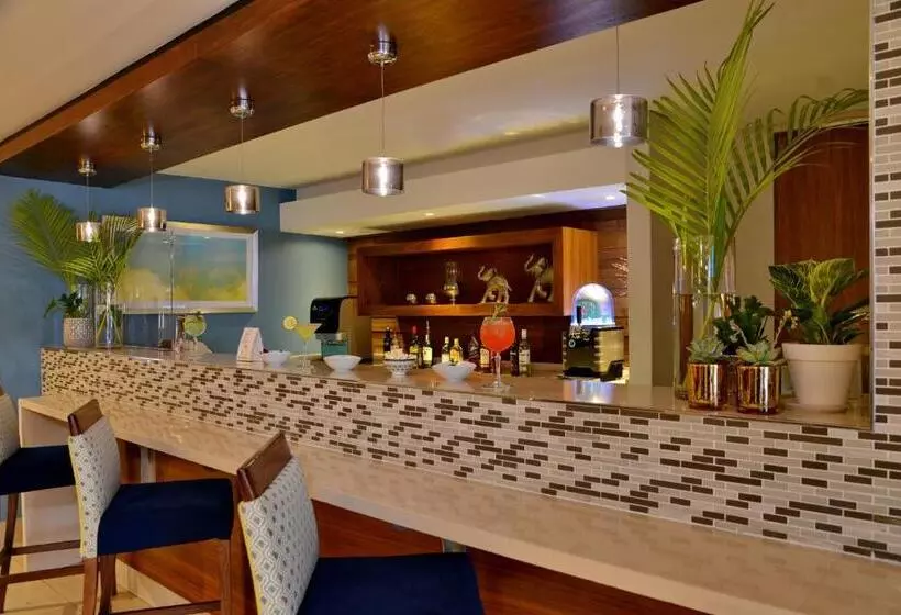 호텔 Town Lodge Mbombela