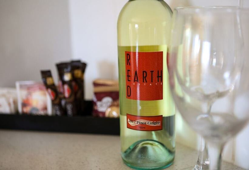 מוטל Akuna Motor Inn And Apartments