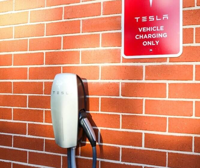 מוטל Akuna Motor Inn And Apartments