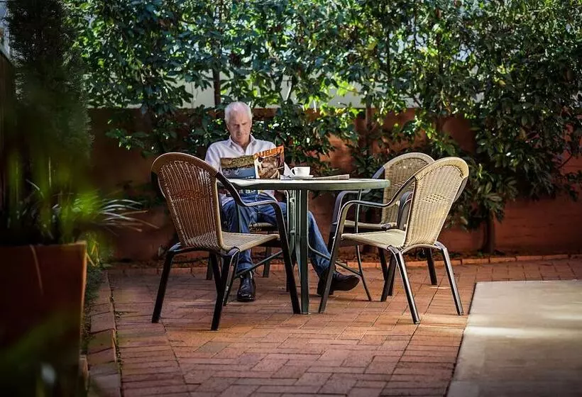 モーテル Akuna Motor Inn And Apartments