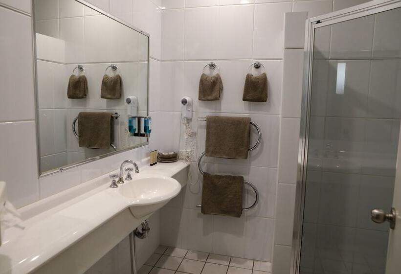 מוטל Akuna Motor Inn And Apartments