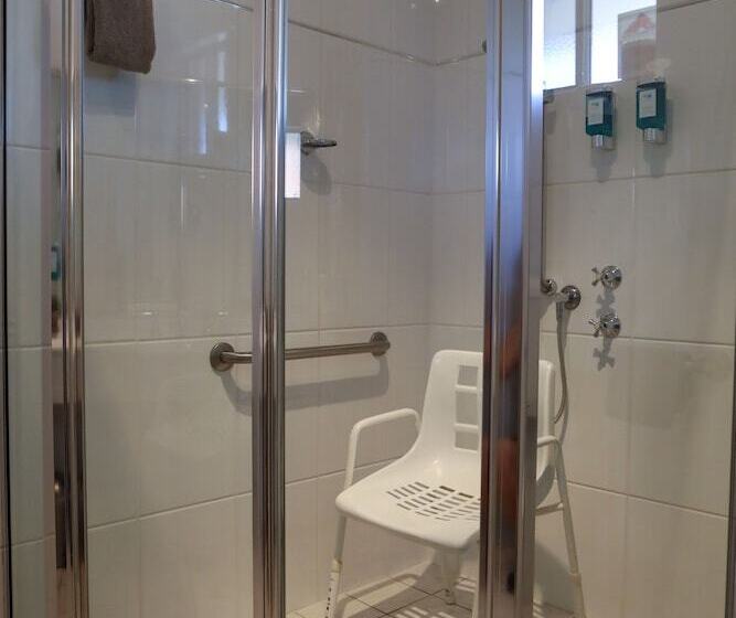 מוטל Akuna Motor Inn And Apartments