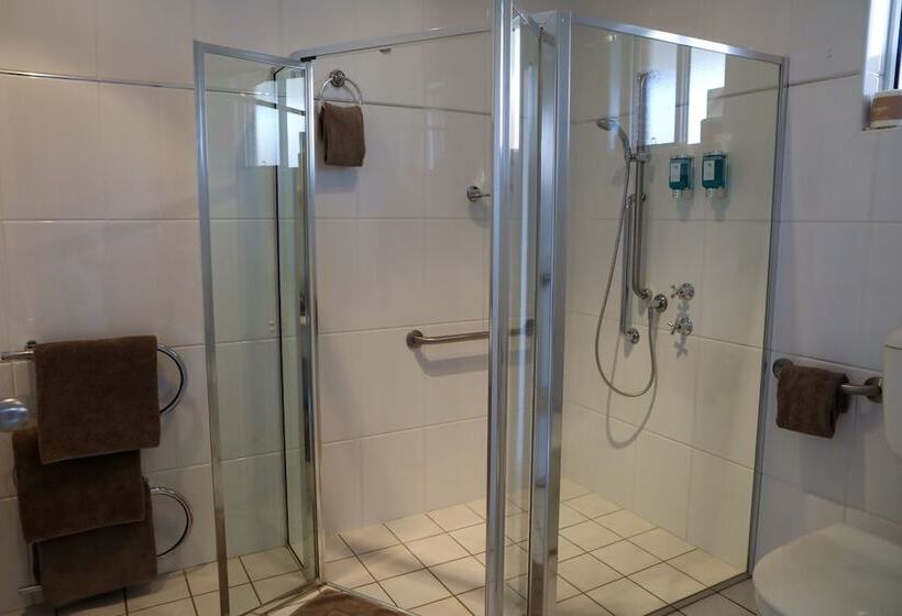 מוטל Akuna Motor Inn And Apartments