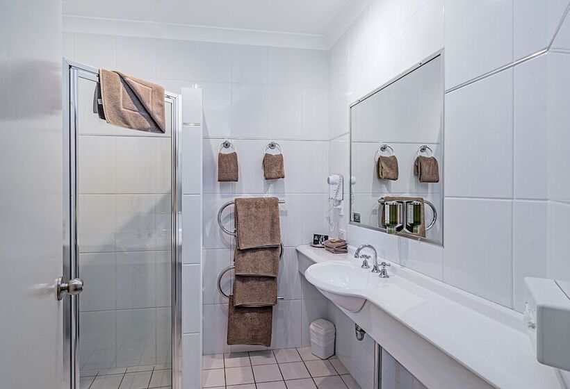 מוטל Akuna Motor Inn And Apartments