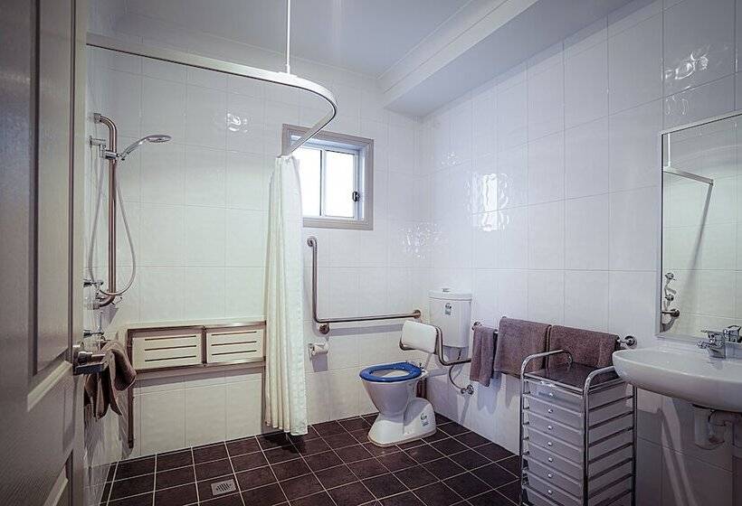 מוטל Akuna Motor Inn And Apartments