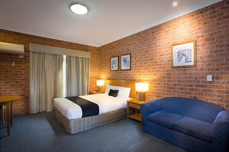 מוטל Akuna Motor Inn And Apartments