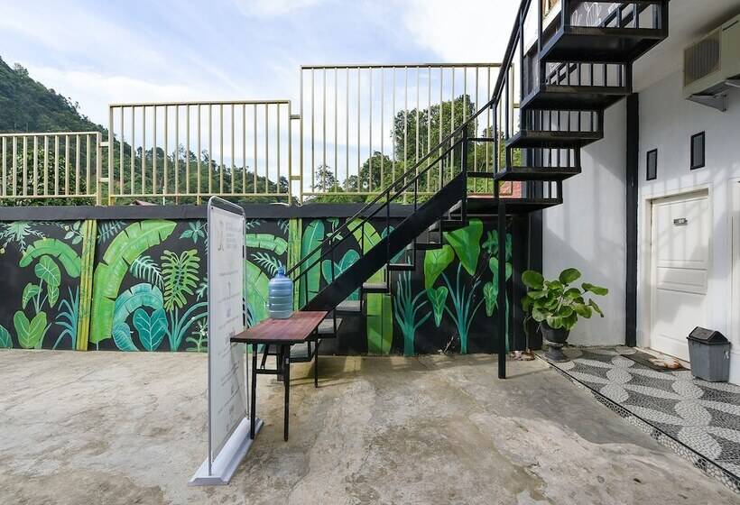 הוסטל Homestay Rumah Puti By Oyo Rooms