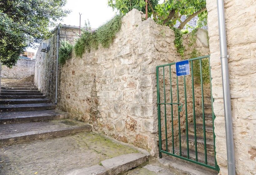 Apartments And Room Lucijo