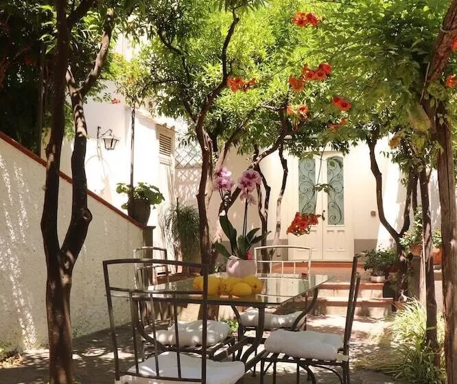 تختخواب و صبحانه Casa Amorino
