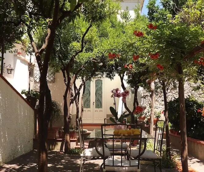 تختخواب و صبحانه Casa Amorino