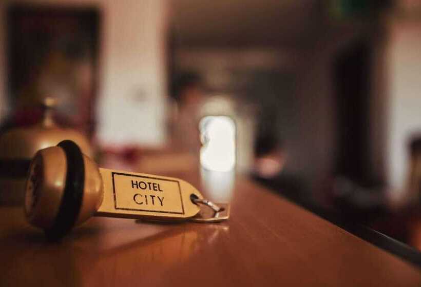酒店 City