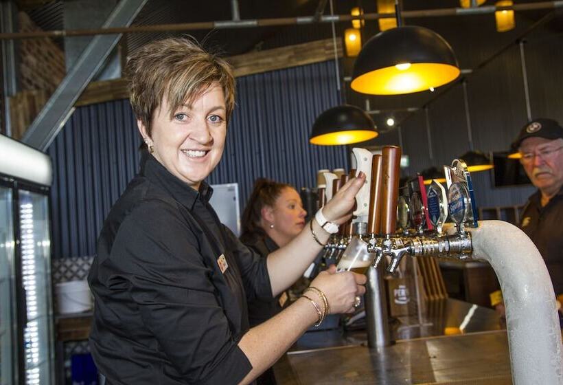 בית מלון כפרי Dubbo Rhino Lodge