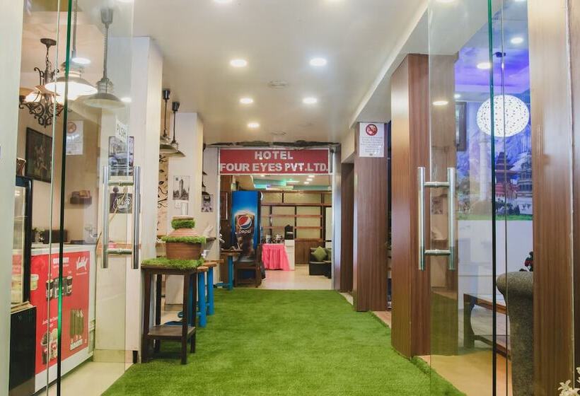 هتل Four Eyes