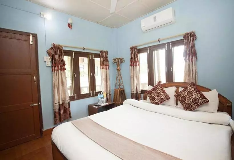 هتل Spot On 486  Holy Lodge