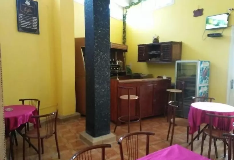 هتل Hôtel Le V. Rocher