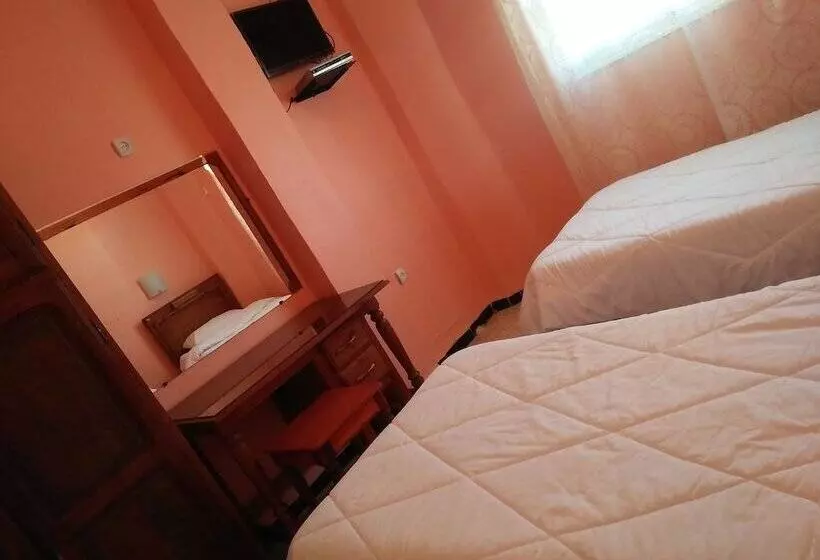 هتل Hôtel Le V. Rocher