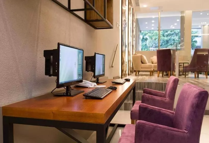 Hotelli Land Plaza La Plata