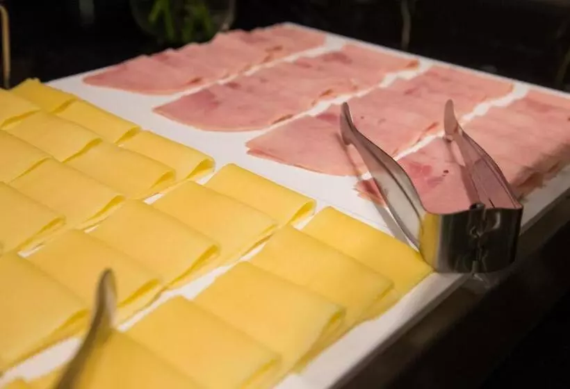 Hotelli Land Plaza La Plata