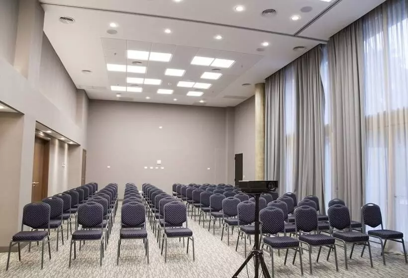 Hotelli Land Plaza La Plata