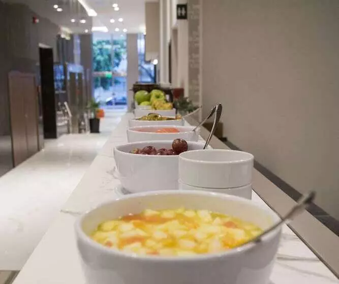 Hotelli Land Plaza La Plata