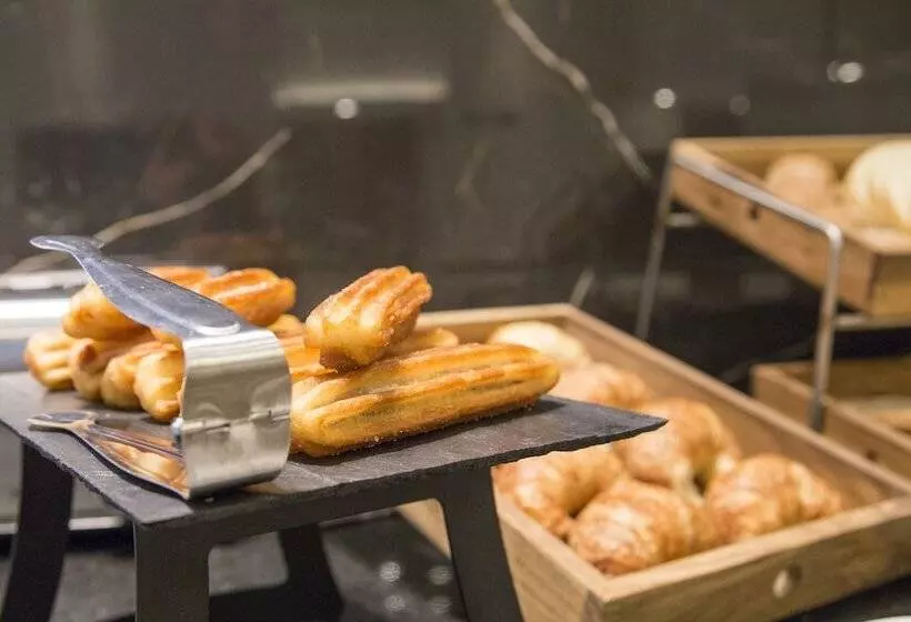 Hotelli Land Plaza La Plata