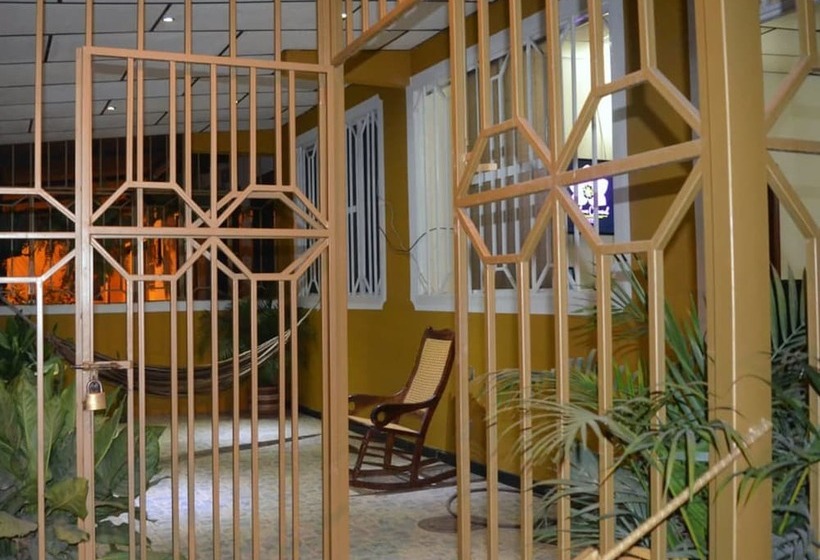 Отель Mayleen Colonial