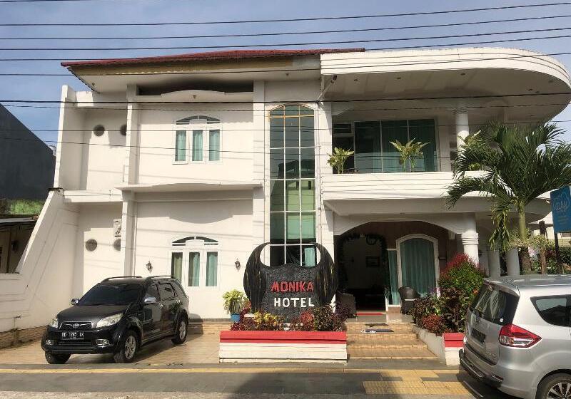 هتل Monika