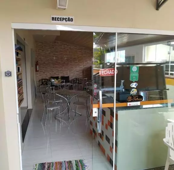 ホテル Pousada Leal