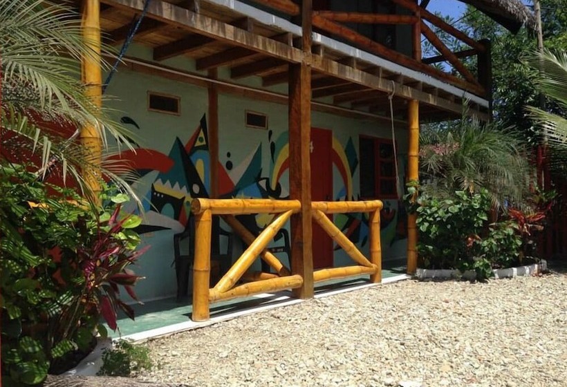 بنسيون Pop House Montañita