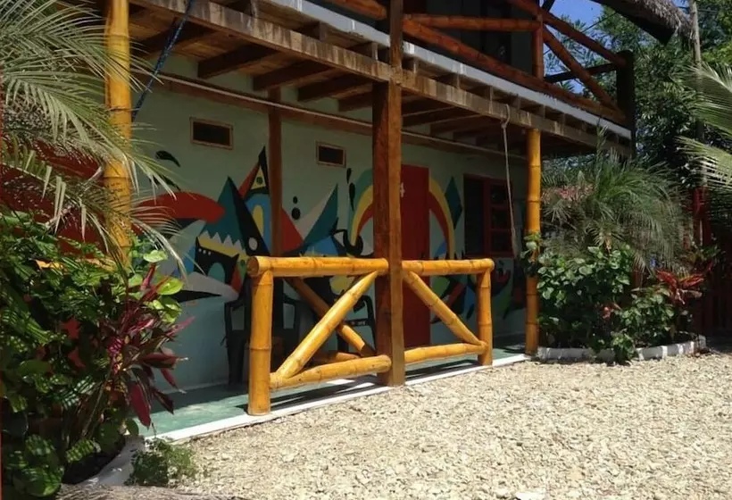 Majatalo Pop House Montañita