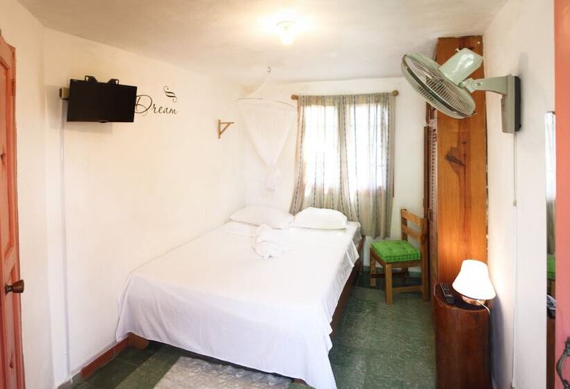 تختخواب و صبحانه Casa Delfin Guest House