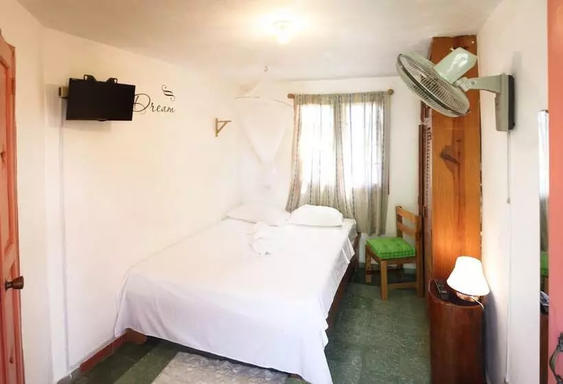 تختخواب و صبحانه Casa Delfin Guest House