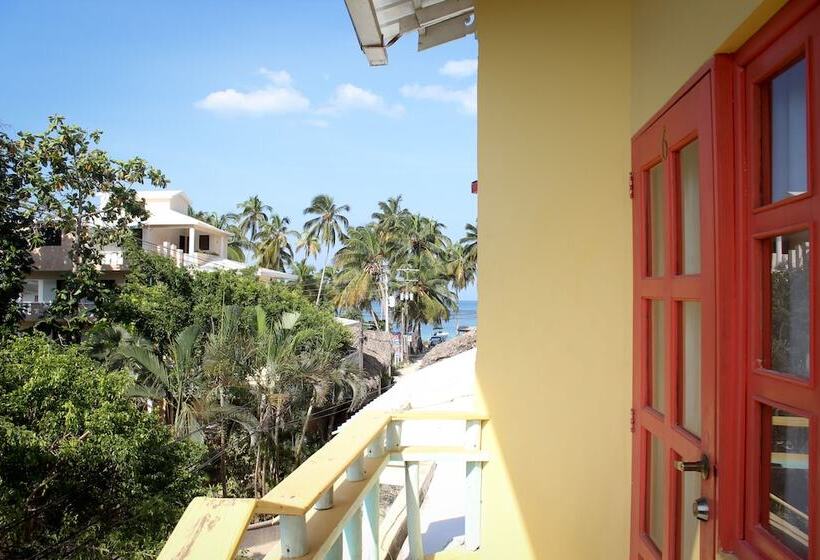 تختخواب و صبحانه Casa Delfin Guest House