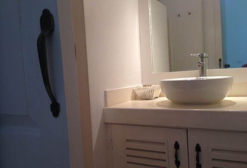 تختخواب و صبحانه Casa Delfin Guest House