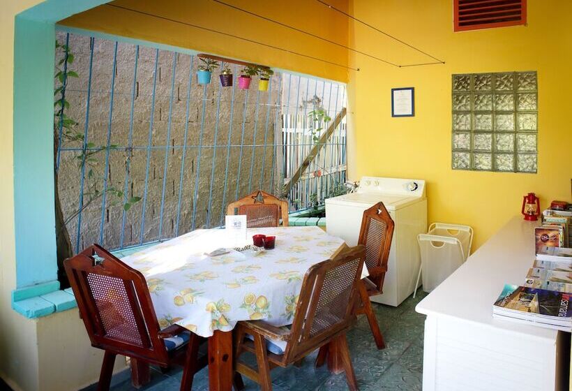 تختخواب و صبحانه Casa Delfin Guest House