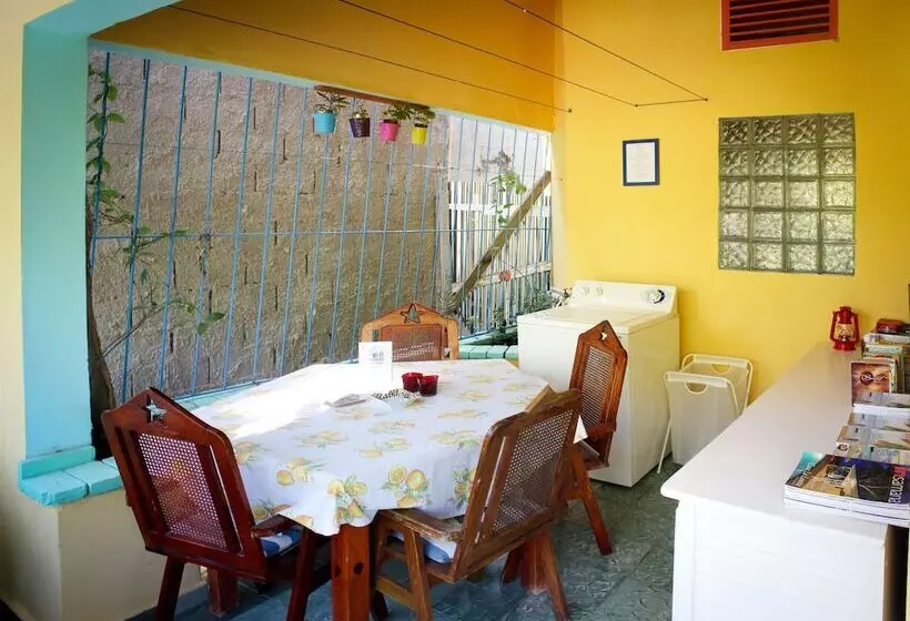 تختخواب و صبحانه Casa Delfin Guest House
