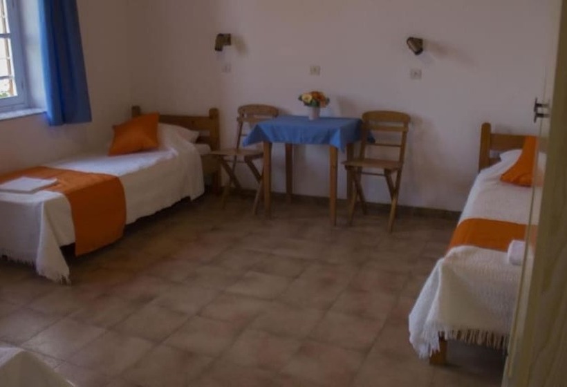 هتل Medieval Rose Guest House