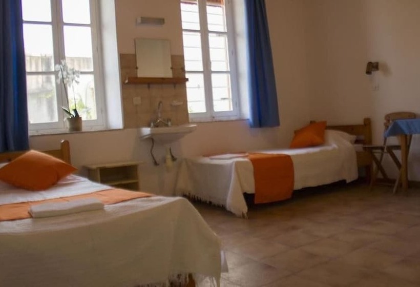 هتل Medieval Rose Guest House