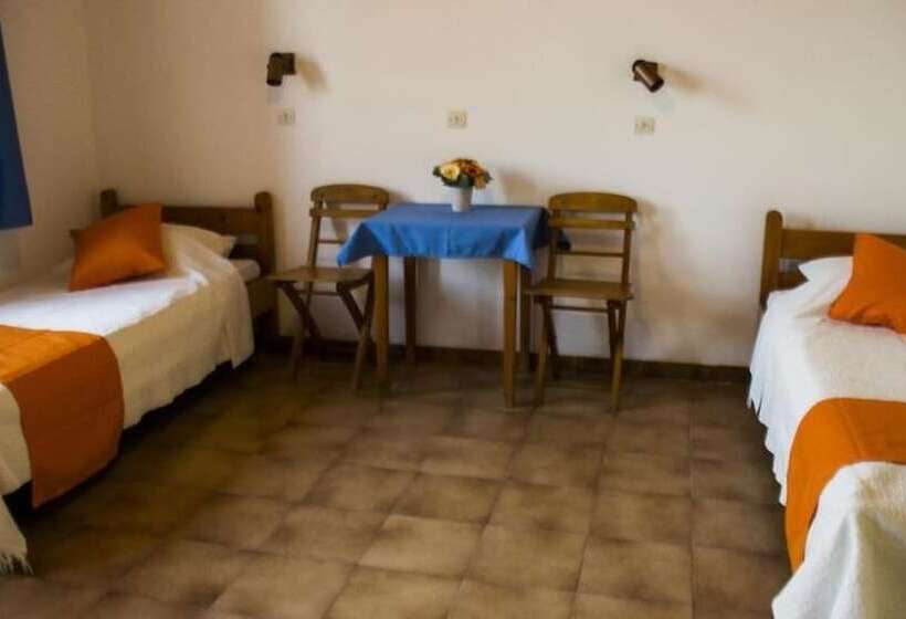 هتل Medieval Rose Guest House