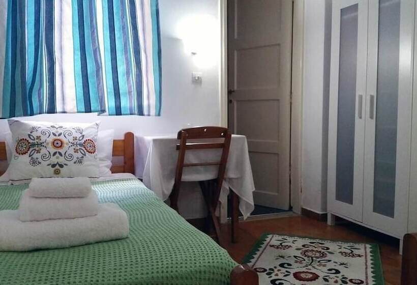 هتل Medieval Rose Guest House